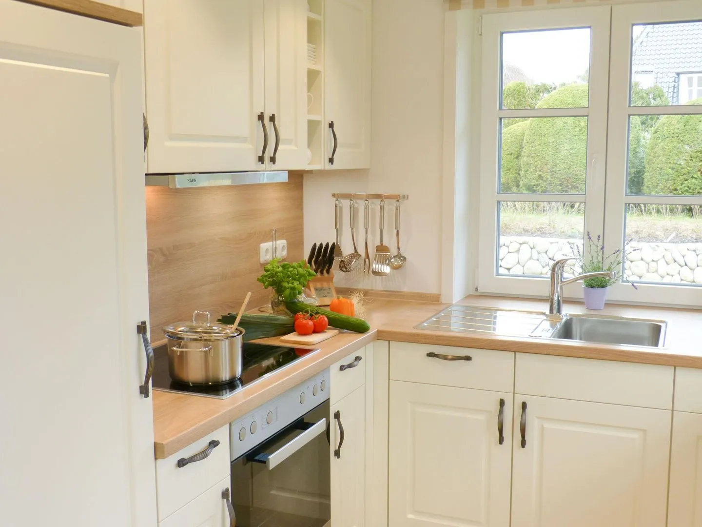 Heidehüs Friesenhaushälfte *Seepferdchen* Süddorf auf Amrum - Küche in der Ferienwohnung Seepferdchen in Süddorf auf Amrum