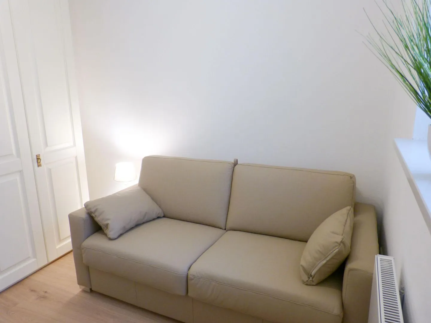 Heidehüs Friesenhaushälfte *Seepferdchen* Süddorf auf Amrum - Sofa in der Ferienwohnung Seepferdchen in Süddorf auf Amrum