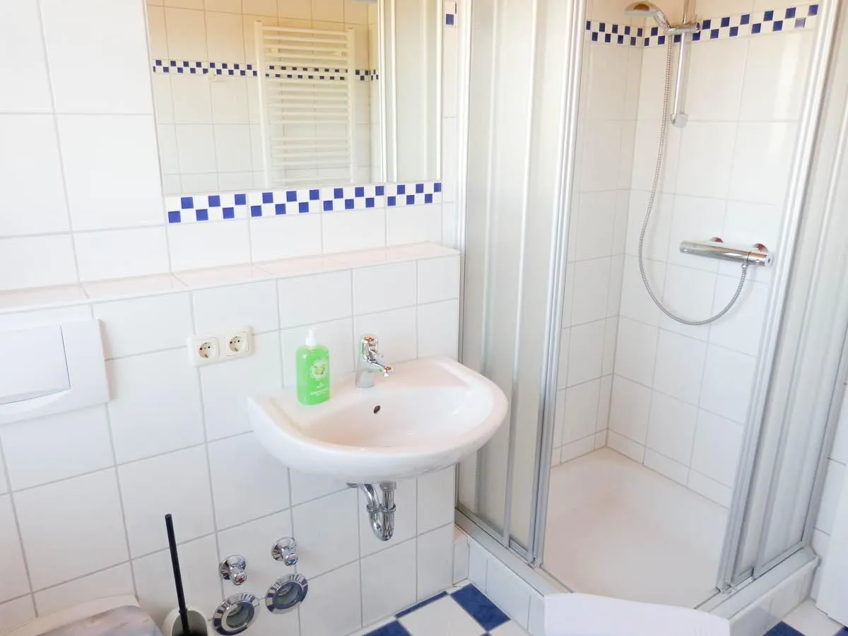 Haus Nordlicht Ferienwohnung *At Nuurdlacht* Nebel auf Amrum - Duschbad in der Ferienwohnung At Nuurdlacht in Nebel auf Amrum