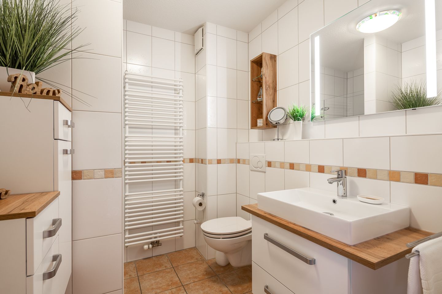 Duschbad mit Handtuchwärmer