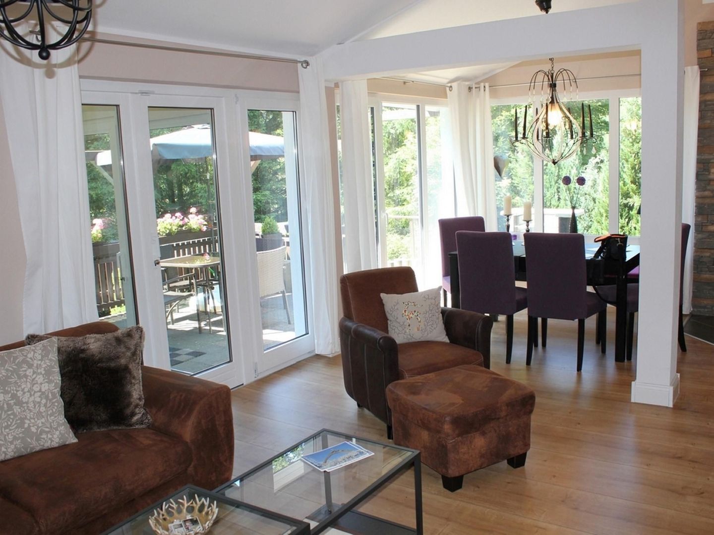  Geräumiges Ferienhaus mit Sauna, Glasfaser und herrlichem Blick in die Berge Hochsauerland - Wohnzimmer