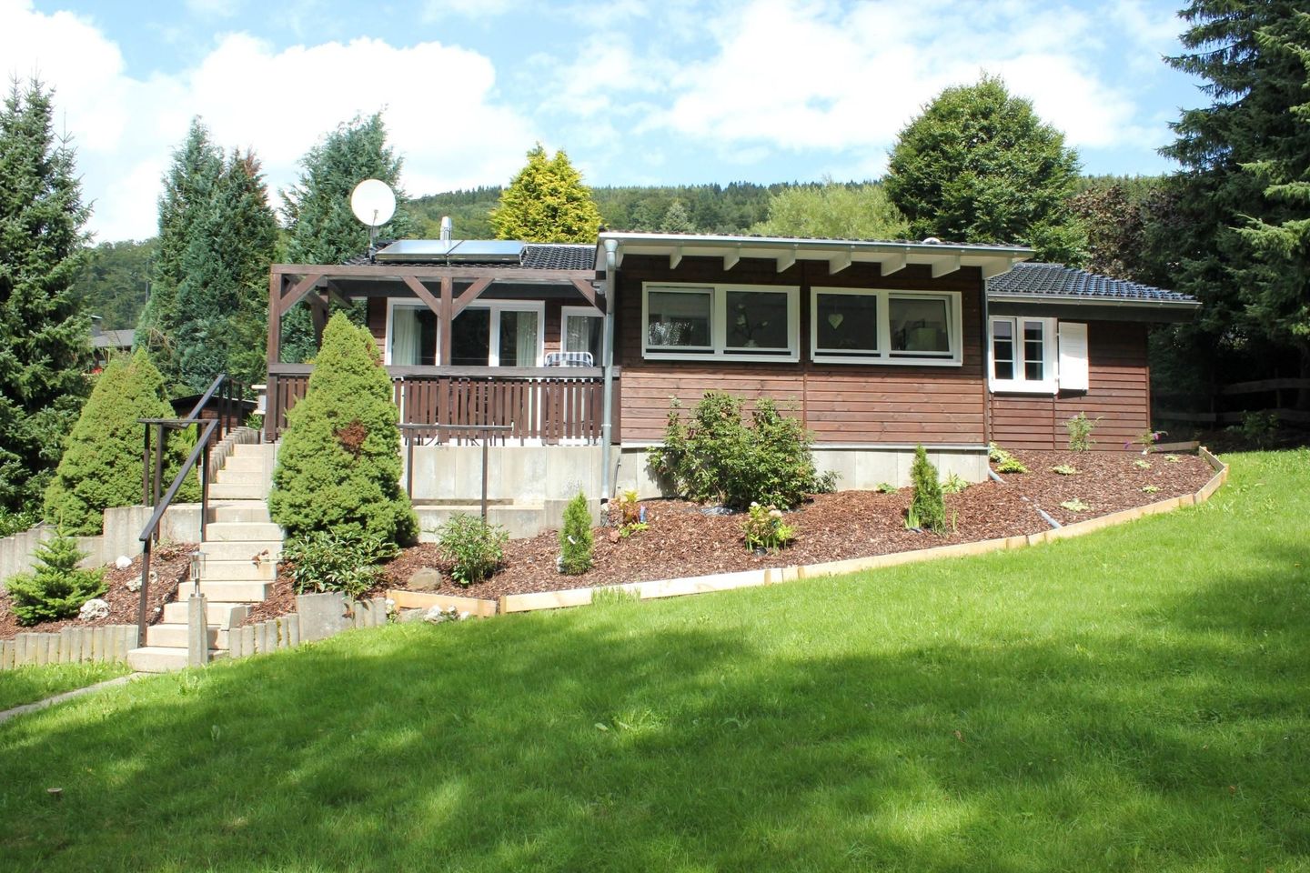  Geräumiges Ferienhaus mit Sauna, Glasfaser und herrlichem Blick in die Berge Hochsauerland - Gartenblick