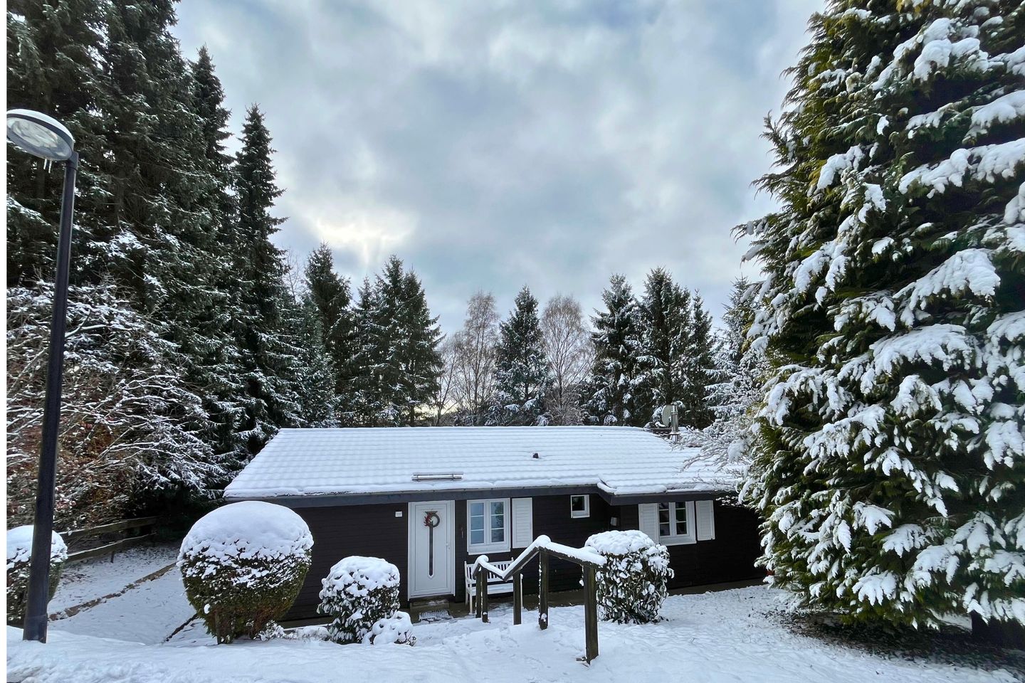  Geräumiges Ferienhaus mit Sauna, Glasfaser und herrlichem Blick in die Berge Hochsauerland - 