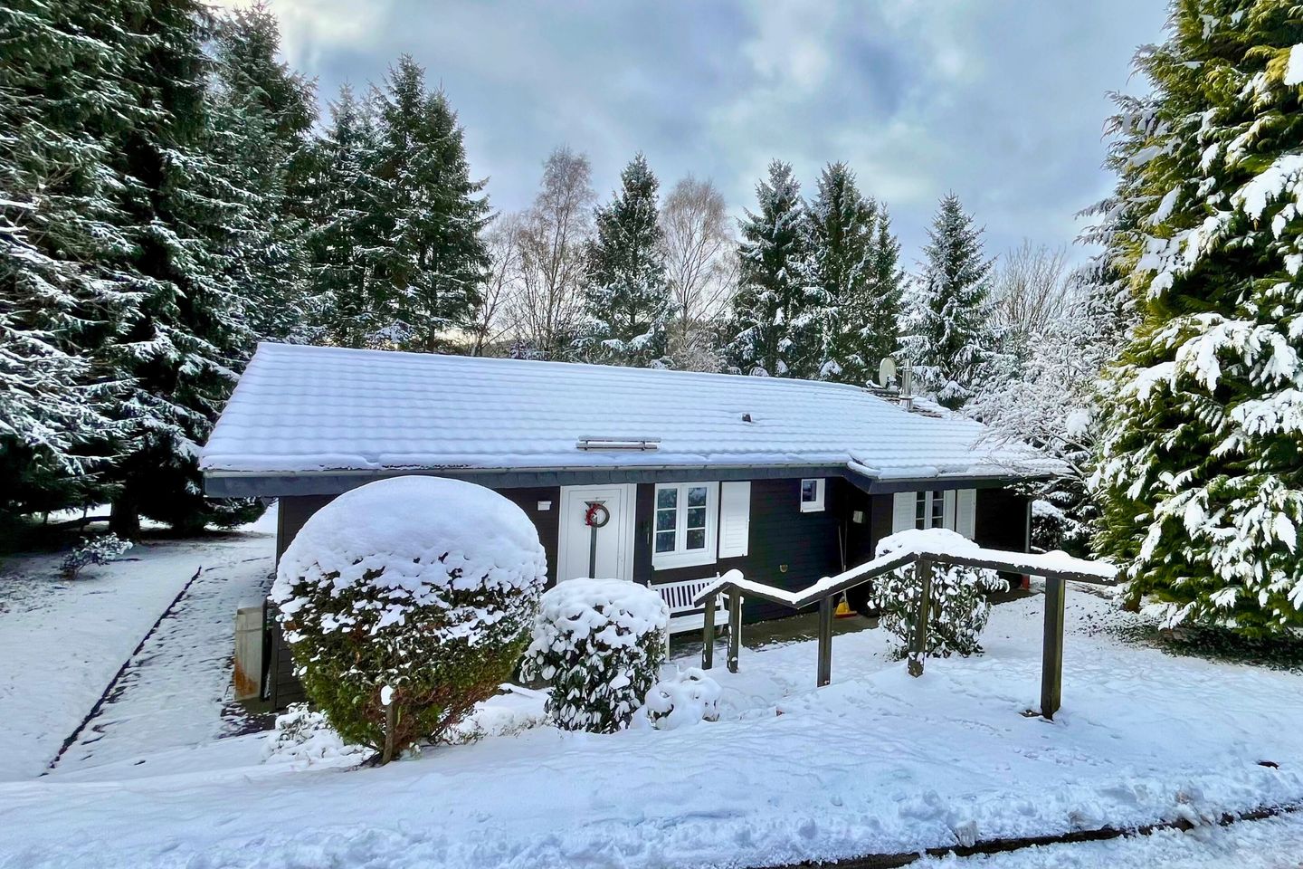  Geräumiges Ferienhaus mit Sauna, Glasfaser und herrlichem Blick in die Berge Hochsauerland - 