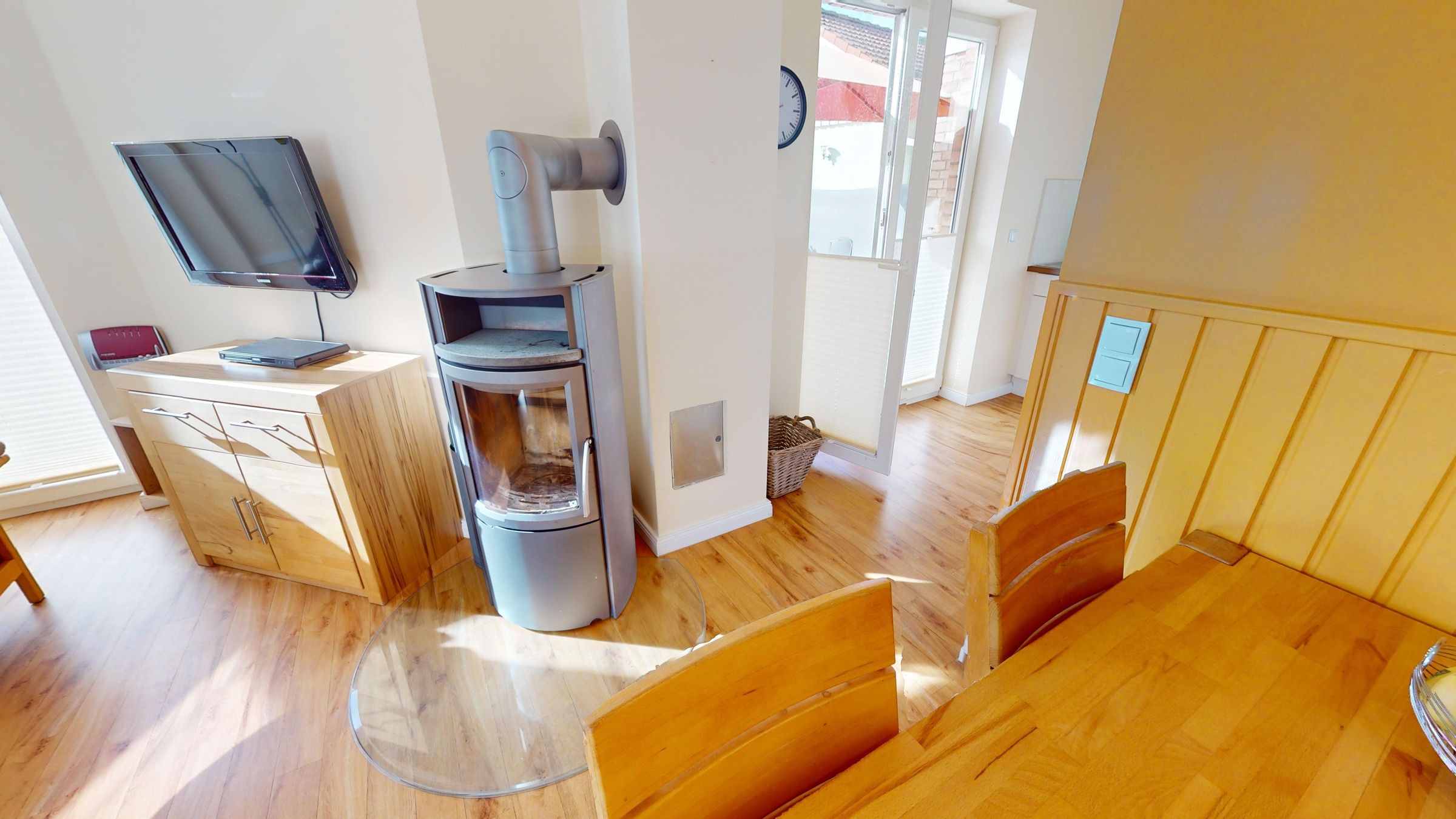 Ferienhaus mit Terrasse, Kamin und Parkplatz in Strandnähe