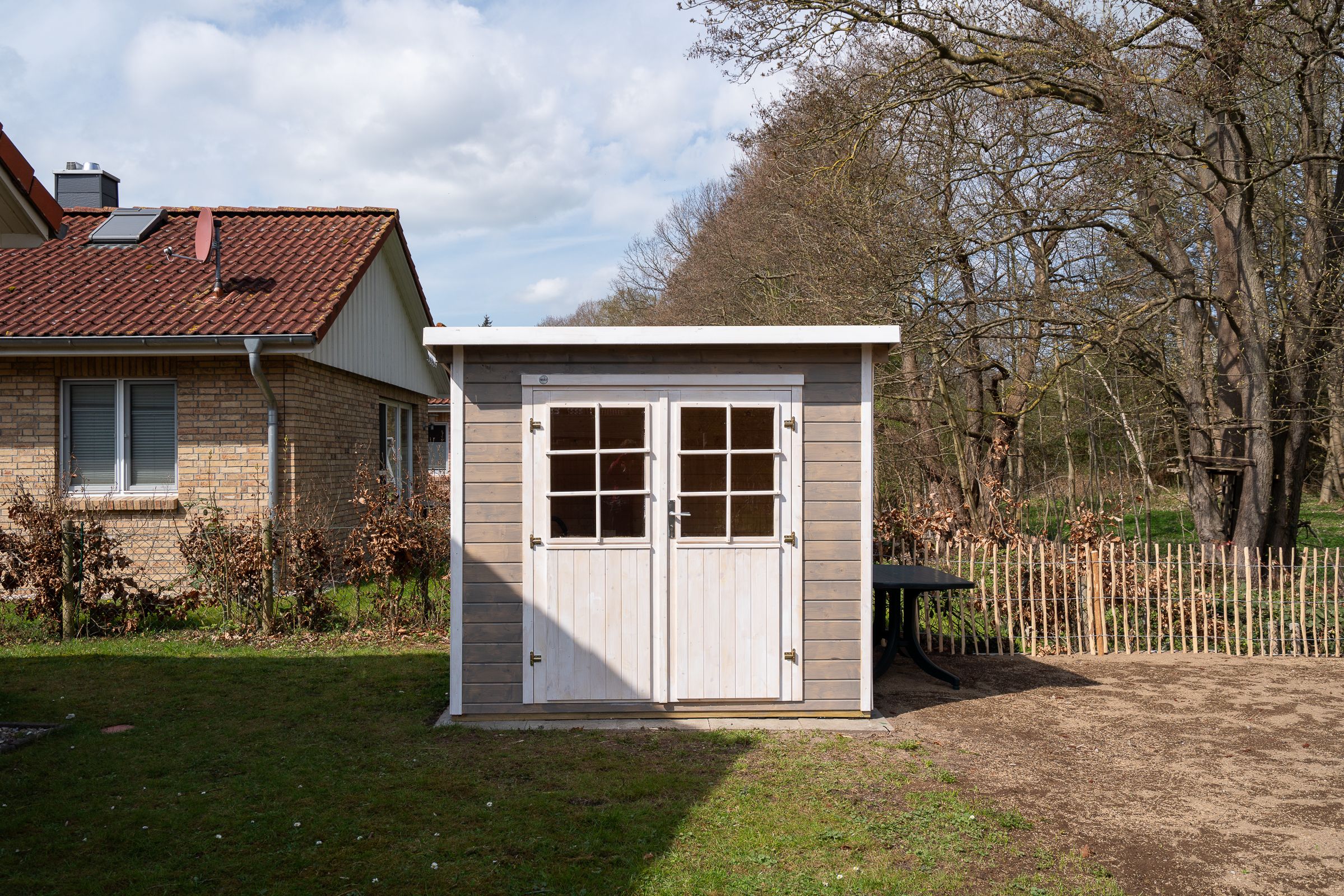Strandnahes Ferienhaus mit Kamin, Garten, Strandkorb für 4 Gäste + Hund