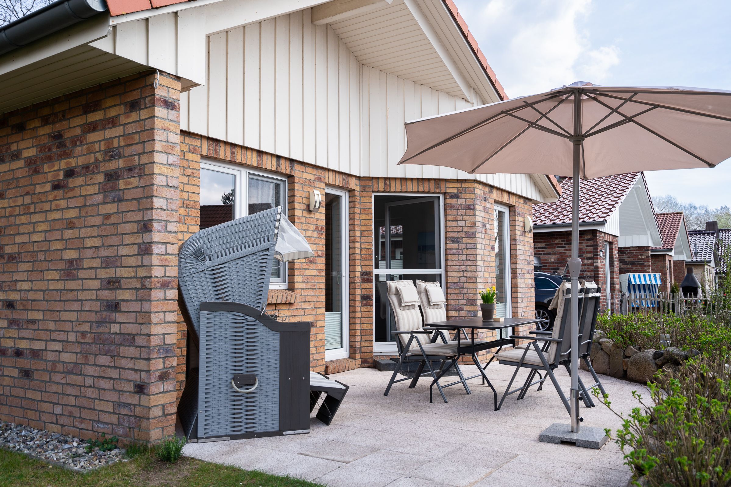Strandnahes Ferienhaus mit Kamin, Garten, Strandkorb für 4 Gäste + Hund