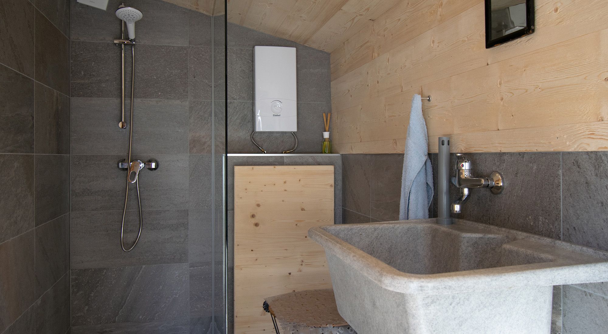  Gilferthütte | Tuxer Alpen | Tirol Nordtirol - Badezimmer